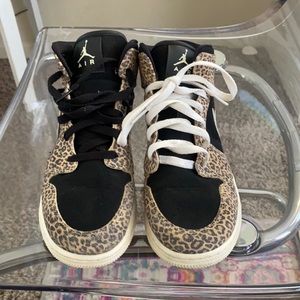 Jordan Mids 7Y (8.5 in women’s)